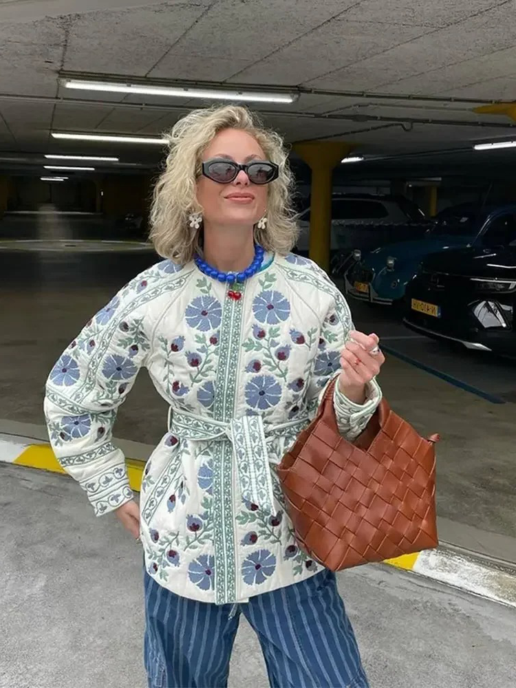 Abby Quilt Jas Met Riem Dames | Gewatteerd Jack Vrouw | Jas Met Bloemenprint Blauw-Wit