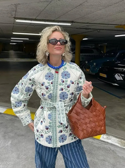 Abby Quilt Jas Met Riem Dames | Gewatteerd Jack Vrouw | Jas Met Bloemenprint Blauw-Wit