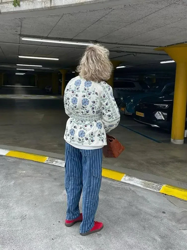 Abby Quilt Jas Met Riem Dames | Gewatteerd Jack Vrouw | Jas Met Bloemenprint Blauw-Wit