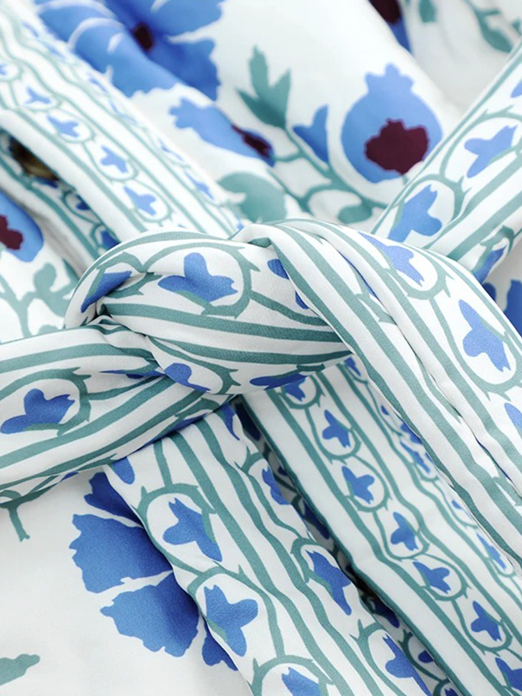 Abby Quilt Jas Met Riem Dames | Gewatteerd Jack Vrouw | Jas Met Bloemenprint Blauw-Wit